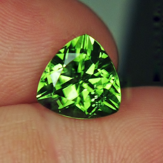 Fine Quality Bright and Pretty Arizona Peridot 4.92 ct  Litnon.com
