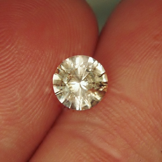 Very Brilliant Untreated Light Golden Color Ceylon Sapphire 1.24 ct  Litnon.com