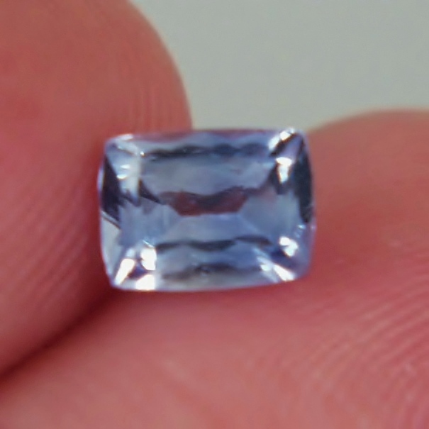 Untreated Light Blue Ceylon Sapphire 1.48 carats  Litnon.com