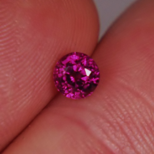 Fine Color and Bright Natural Mozambique Ruby 0.93 ct  Litnon.com