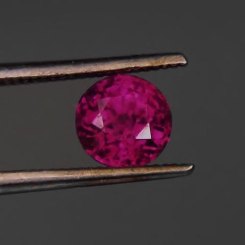 Fine Color and Bright Natural Mozambique Ruby 0.93 ct  Litnon.com
