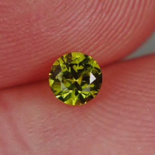 Brilliant and Top Cutting Color Shift Russian Demantoid Garnet GL Litnon.com