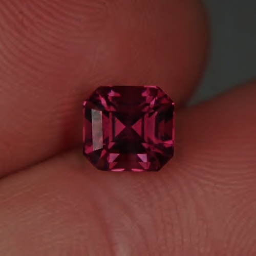 Quality Tanga Rhodolite Garnet Tanzania 1.64ct  Litnon.com
