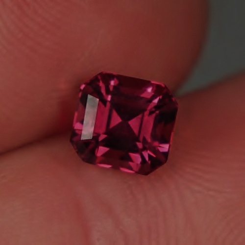 Quality Tanga Rhodolite Garnet Tanzania 1.64ct  Litnon.com