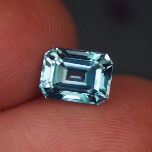 Bright and Pretty Natural Blue Zircon Cambodia 2.60 ct  Litnon.com