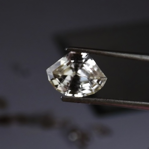Bright Well Cut Natural Zircon Tanzania 1.83 ct  Litnon.com