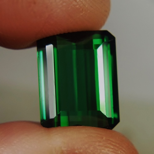 Bright and Clean Old Stock Fine Green Tourmaline Brazil 10.66ct  Litnon.com