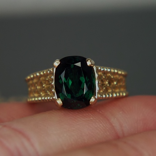 Beautiful 4 ct Intense Green Tsavorite Garnet 18 kt Ring GL Litnon.com