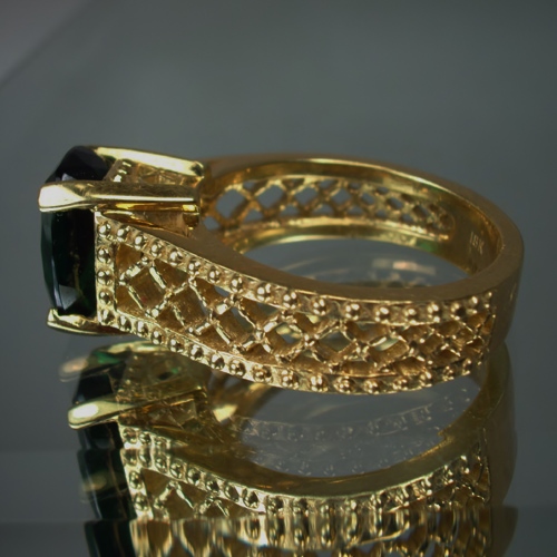 Beautiful 4 ct Intense Green Tsavorite Garnet 18 kt Ring GL Litnon.com