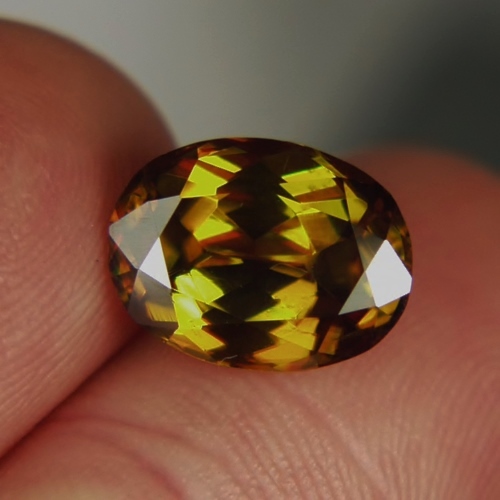 Dispersive Fire Natural Sphene - Titanite Pakistan 5.77 ct GL Litnon.com