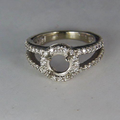 Classic Diamond 14 kt White Gold Halo Ring Setting 0.50 ct tw  Litnon.com