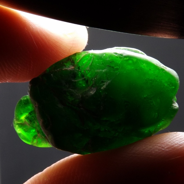 Extreme Green Siberian Chrome Diopside Rough 41.96 ct  Litnon.com