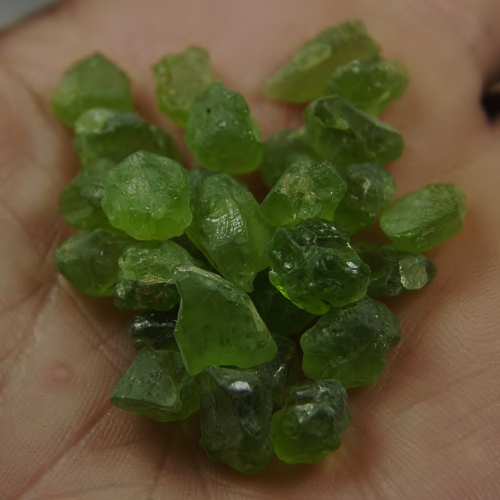 Nice Color and Clean Peridot Facet Rough Arizona 96.21 ct  Litnon.com
