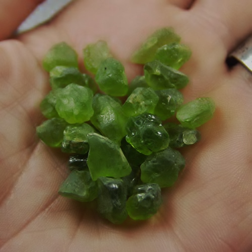 Nice Color and Clean Peridot Facet Rough Arizona 96.21 ct  Litnon.com