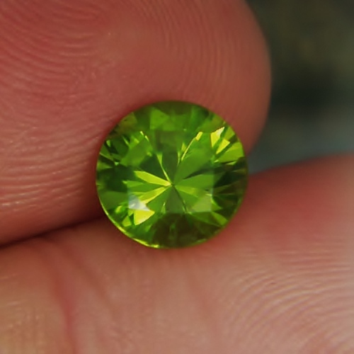 USA Cut Bright and Pretty Arizona Peridot 2.65ct  Litnon.com