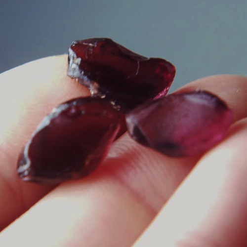 Quality Rhodolite Garnet Facet Rough Tanzania 24.24 ct tw  Litnon.com