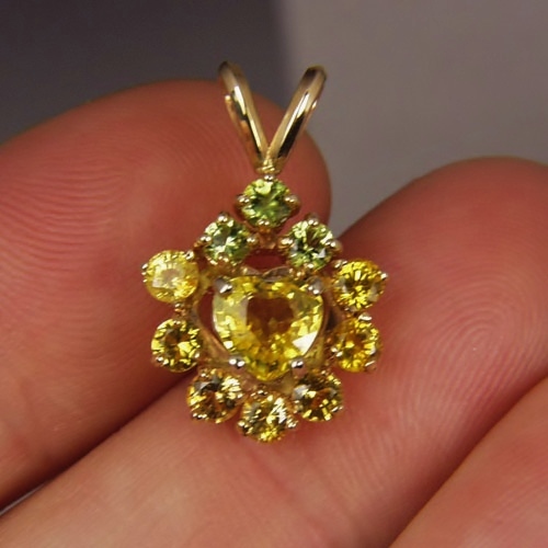 Bright Natural Yellow Sapphire and Peridot Pendant 14 kt GLI  Litnon.com