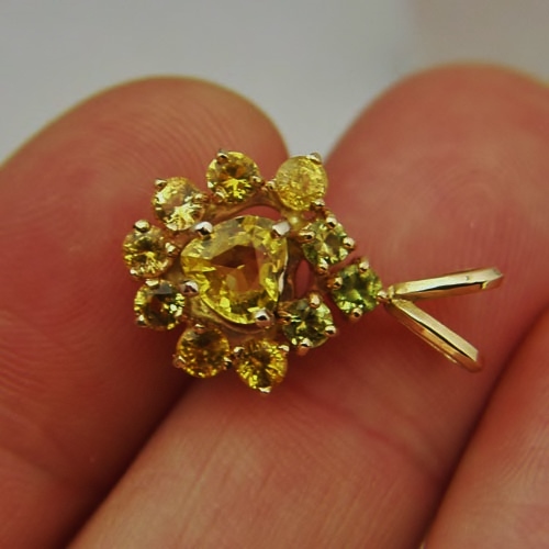 Bright Natural Yellow Sapphire and Peridot Pendant 14 kt GLI  Litnon.com