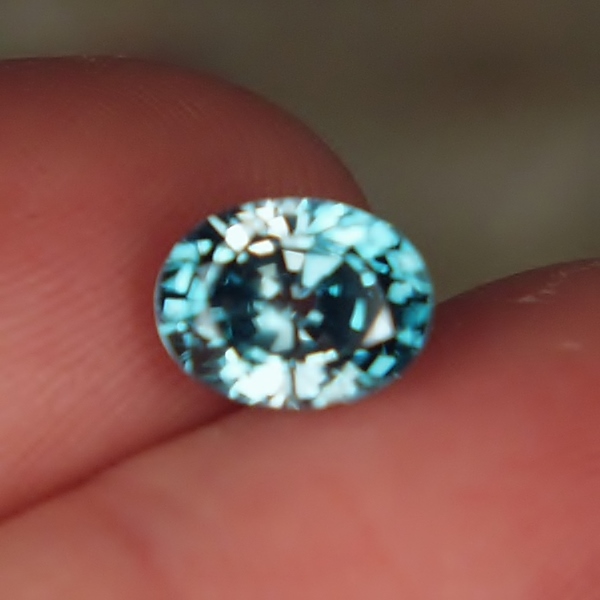 Bright and Pretty Natural Blue Zircon Cambodia 4.08 ct  Litnon.com