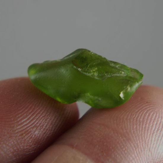 Fine Color and Clean Peridot Facet Rough Arizona 11.77 ct  Litnon.com