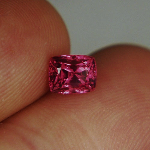  Special Color Bright Pink Red South East Asia Spinel 1.21 ct GL Litnon.com