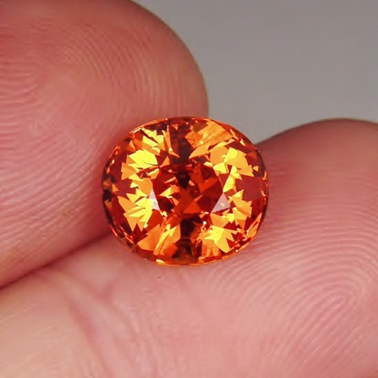 Bright Top Cut and Fine Color Spessartite Garnet 5.81 ct GL Litnon.com