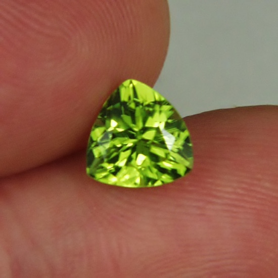 Extra Bright and Pretty Fine Color Pakistan Peridot 1.74 ct  Litnon.com