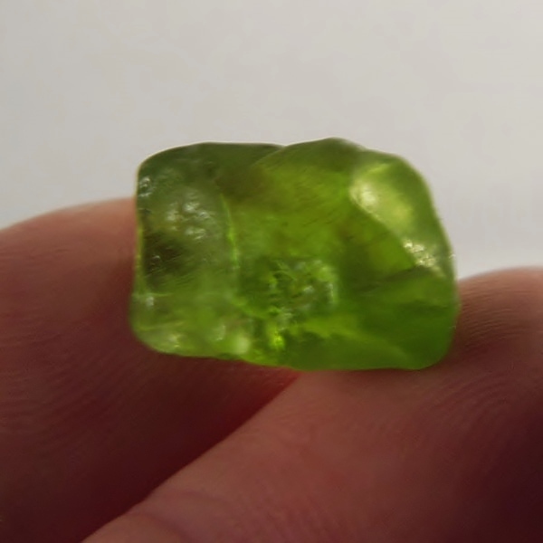 Fine Color and Clean Peridot Facet Rough Arizona 15.63 ct  Litnon.com