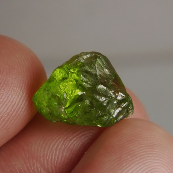 Fine Color and Clean Peridot Facet Rough Arizona 12.16 ct  Litnon.com