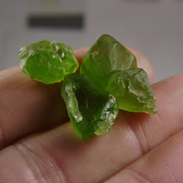 Fine Color and Clean Big Arizona Peridot Facet Rough 55.62 ct  Litnon.com