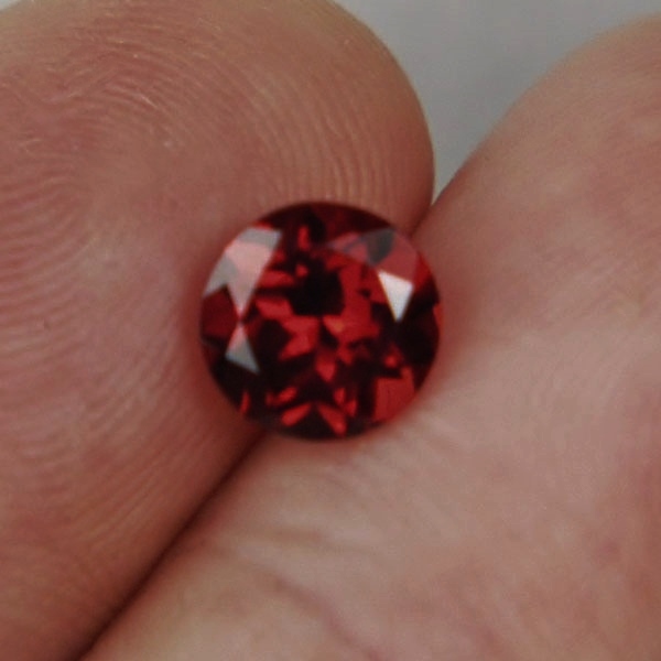 Top Cutting Red Fire Crimson Color Umba River Garnet  Litnon.com