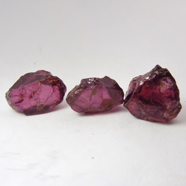 Quality Rhodolite Garnet Facet Rough Tanzania 23.23 ct tw  Litnon.com