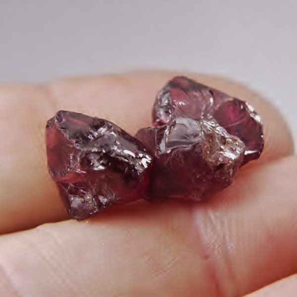 Quality Rhodolite Garnet Facet Rough Tanzania 23.23 ct tw  Litnon.com