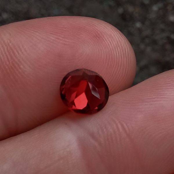 Top Cutting Red Fire Crimson Color Umba River Garnet  Litnon.com