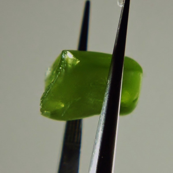 Fine Color and Clean Arizona Peridot Facet Rough 13.29 ct  Litnon.com