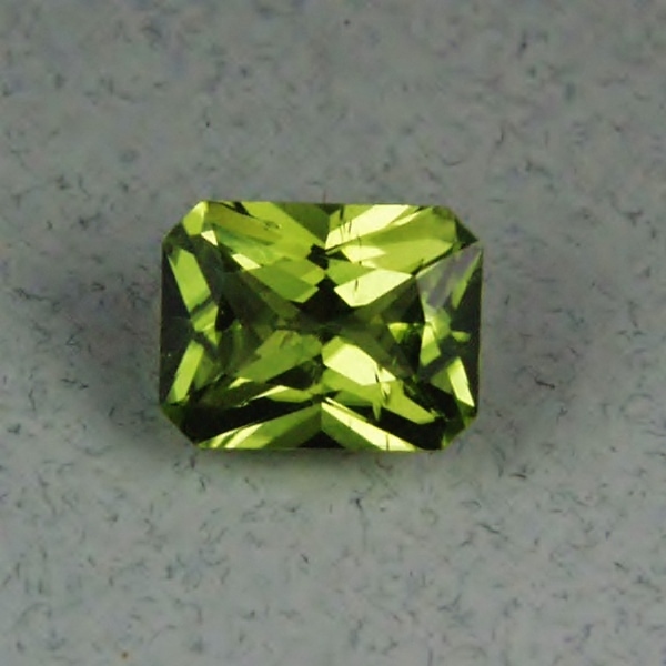  $35.00 Bright and Pretty Natural Arizona Peridot 2.30ct  Litnon.com