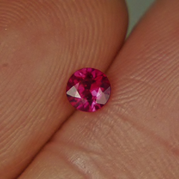 Small Treasure Old Stock Red Burmese Ruby 0.37ct  Litnon.com