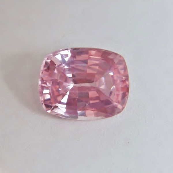 AGL Certifed Unheated Light Peach Pink Color Sapphire Sri Lanka 2.61ct  Litnon.com