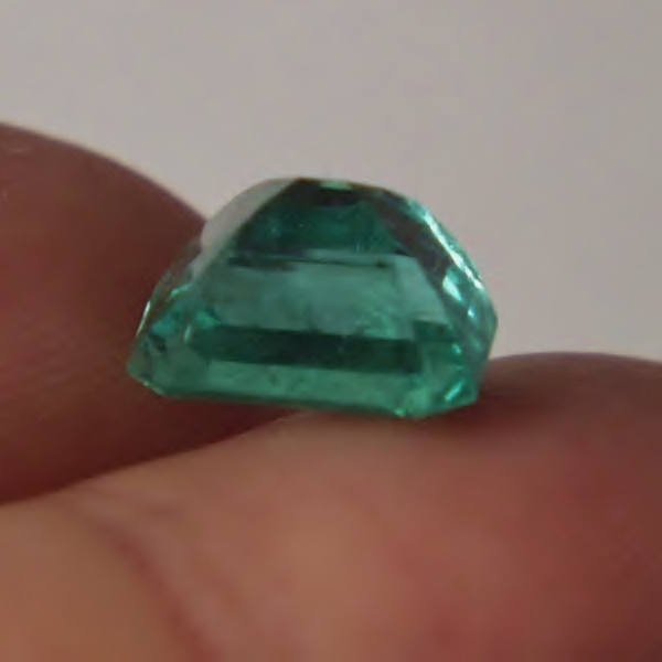Big and Bright With Nice Color Colombian Emerald 4.12 ct  Litnon.com
