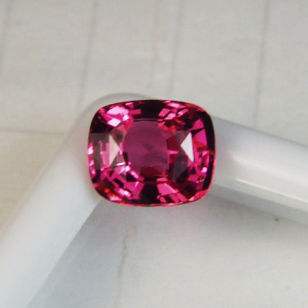  Old Stock Hot Vivid Pink Burmese Spinel 2.55 ct  Litnon.com