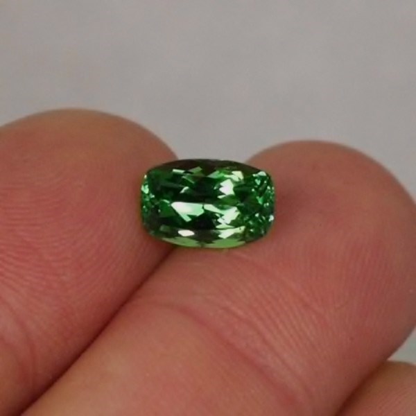 Fine Color and Cutting Tsavorite Green Garnet Kenya 3.06 ct  Litnon.com
