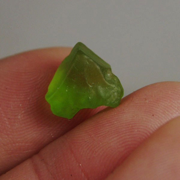  Fine Color and Clean Peridot Facet Rough Arizona 8.55 ct  Litnon.com