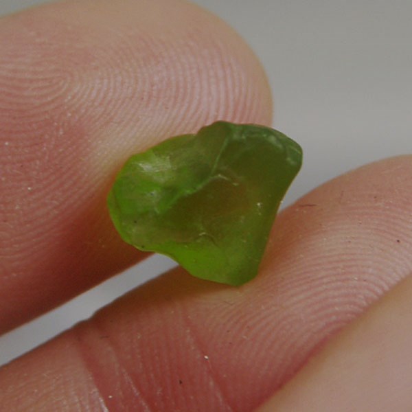  Fine Color and Clean Peridot Facet Rough Arizona 8.55 ct  Litnon.com