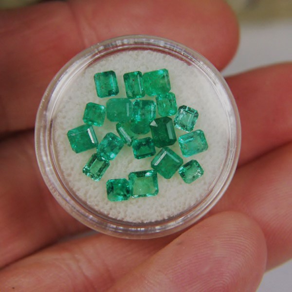 Bright and Nice color Colombian Emerald Lot 4.90 carats  Litnon.com