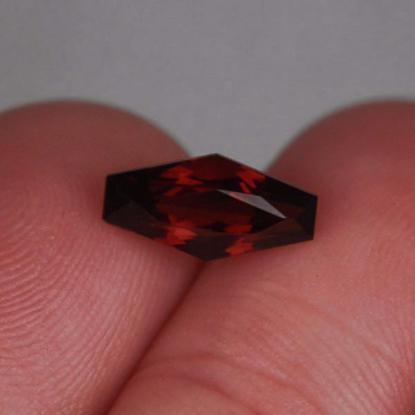  Red Fire Crimson Color Umba River Garnet 2.69 ct  Litnon.com