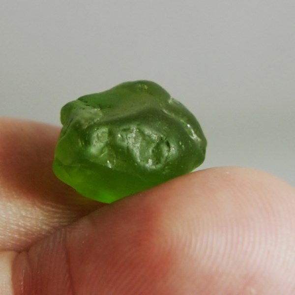 Big Fine Color and Clean Peridot Facet Rough Arizona 18.92 ct  Litnon.com