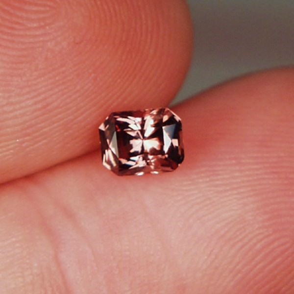  Rare Natural Color Change Garnet Kenya  Litnon.com