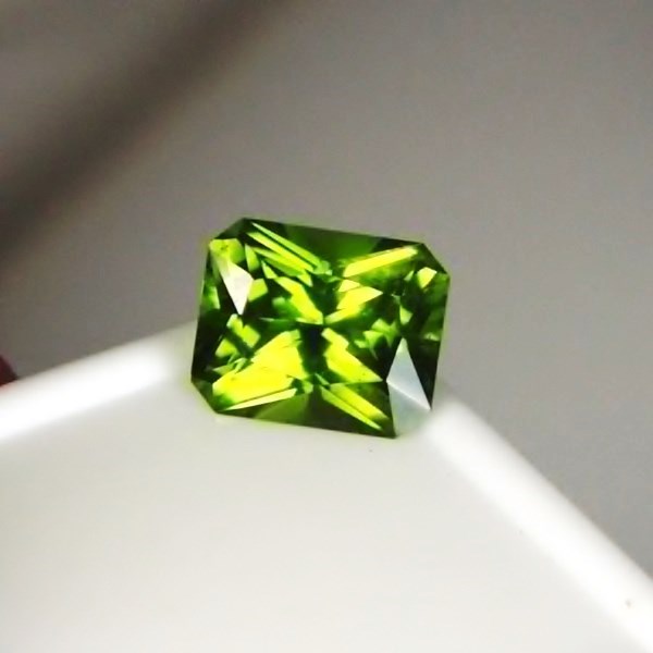 Fine Quality Bright and Pretty Arizona Peridot 3.65 ct  Litnon.com