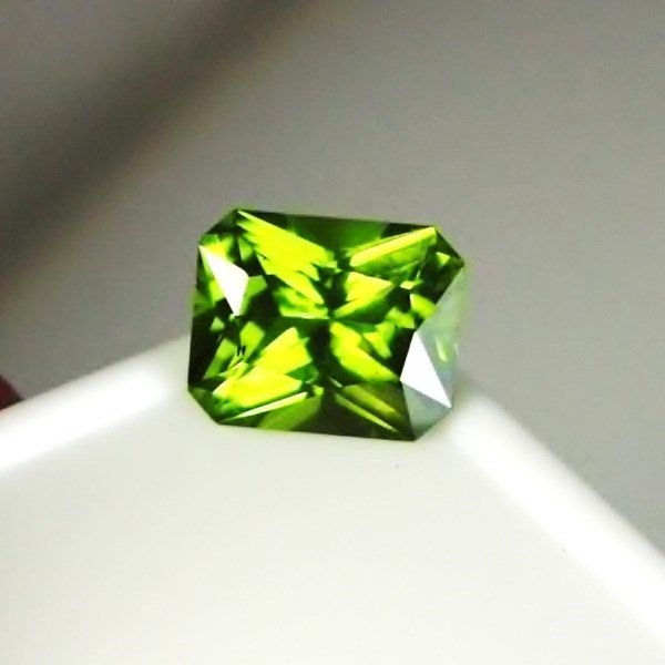 Fine Quality Bright and Pretty Arizona Peridot 3.65 ct  Litnon.com