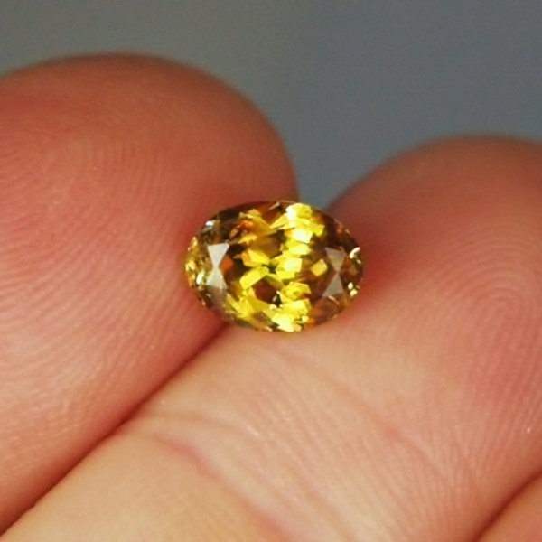 Dispersive Fire Natural Sphene -Titanite Pakistan 1.62 ct GL Litnon.com